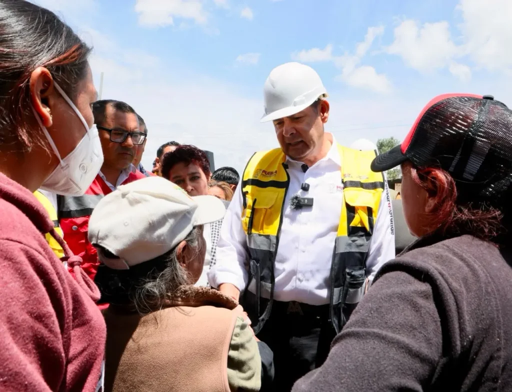 Por tierra y por aire, gobernador Armenta Mier recorre zona afectada en ciudad serdán