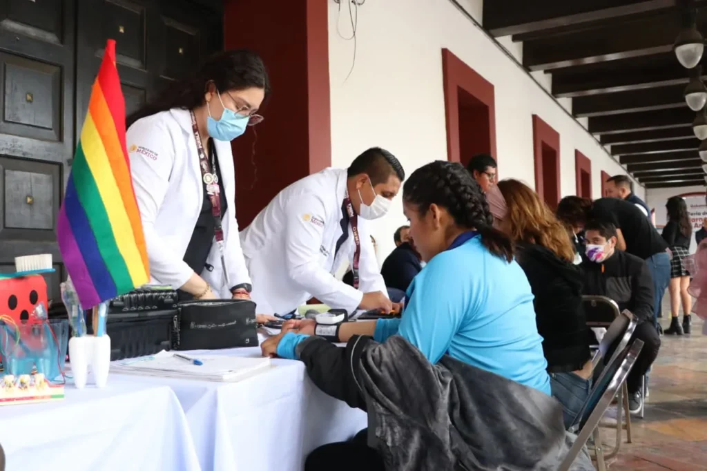 Promueve Gobierno del Estado atención médica inclusiva con Feria LGBT+