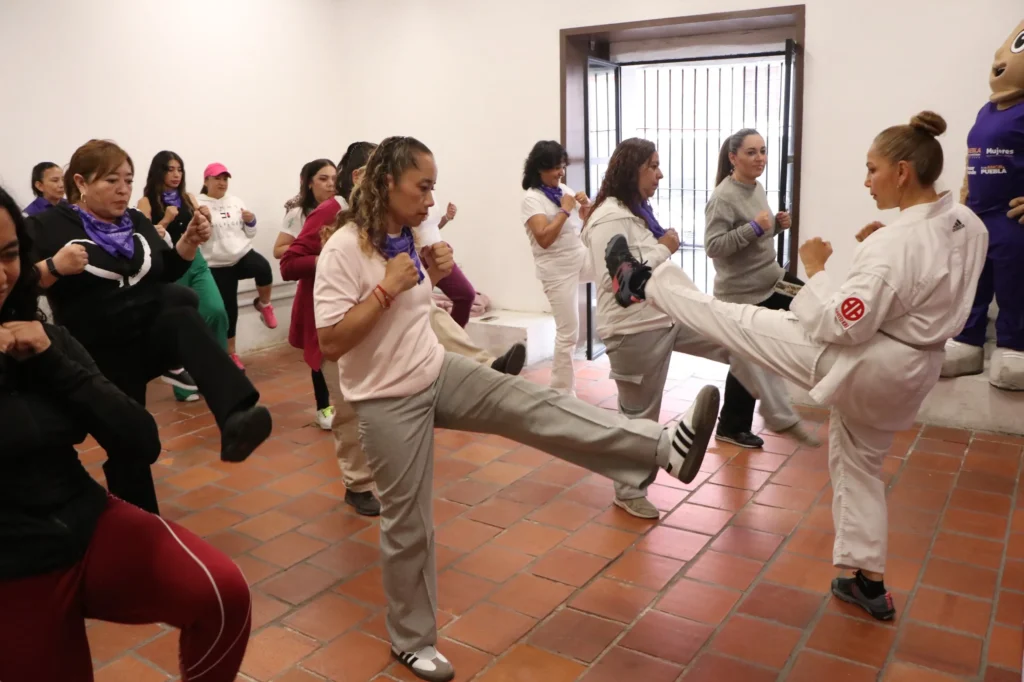 Promueve Secretaría de las Mujeres autocuidado mediante Karate-Do