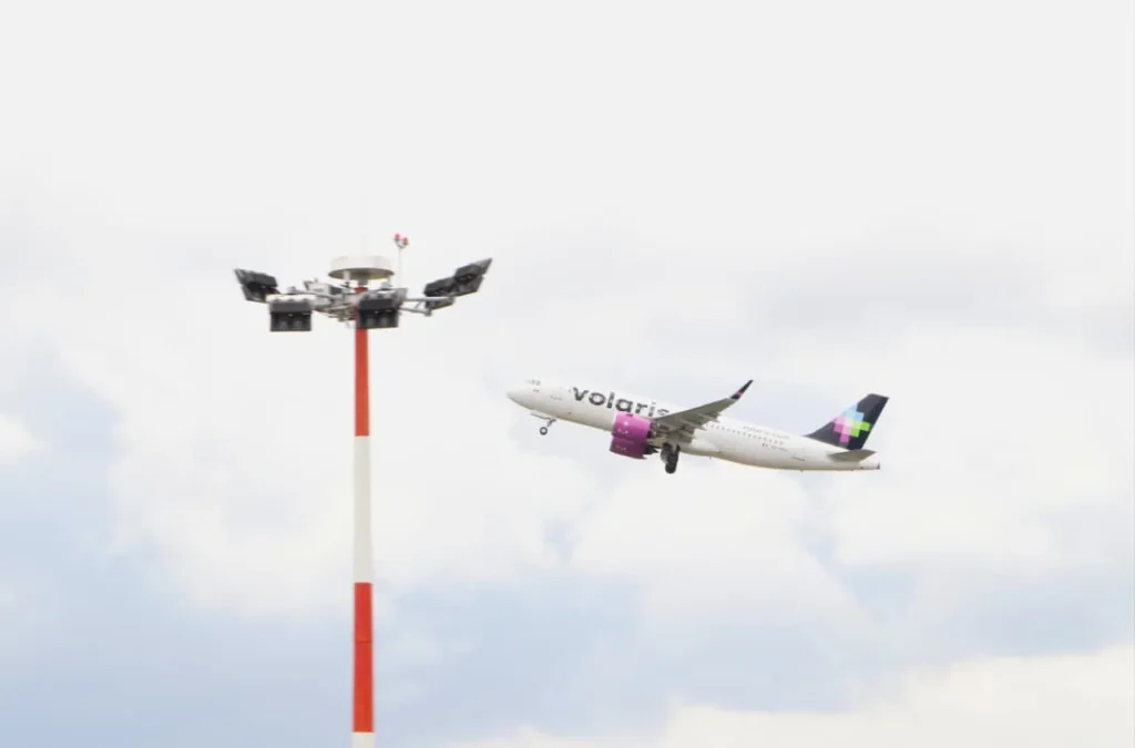 Puebla inaugura vuelo directo a Los Ángeles operado por Volaris