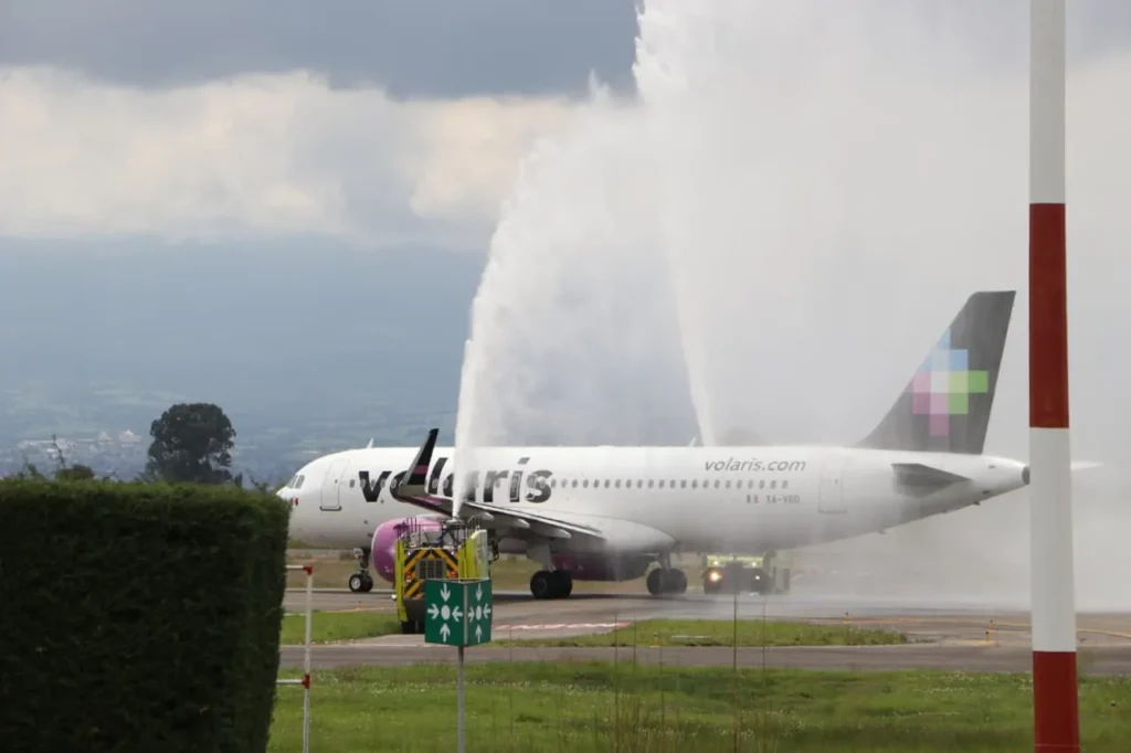 Puebla inaugura vuelo directo a Los Ángeles operado por Volaris