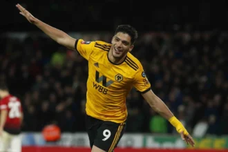 Raúl Jiménez vuelve a los Wolves