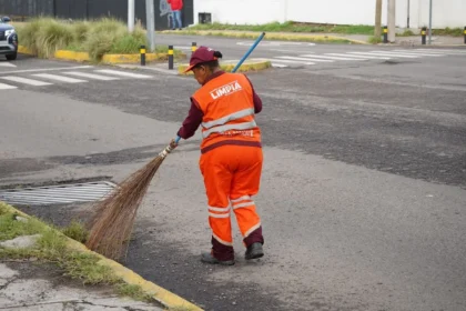 Realiza gobierno de Pepe Chedraui jornada de limpieza y chapeo en el Seminario Palafoxiano
