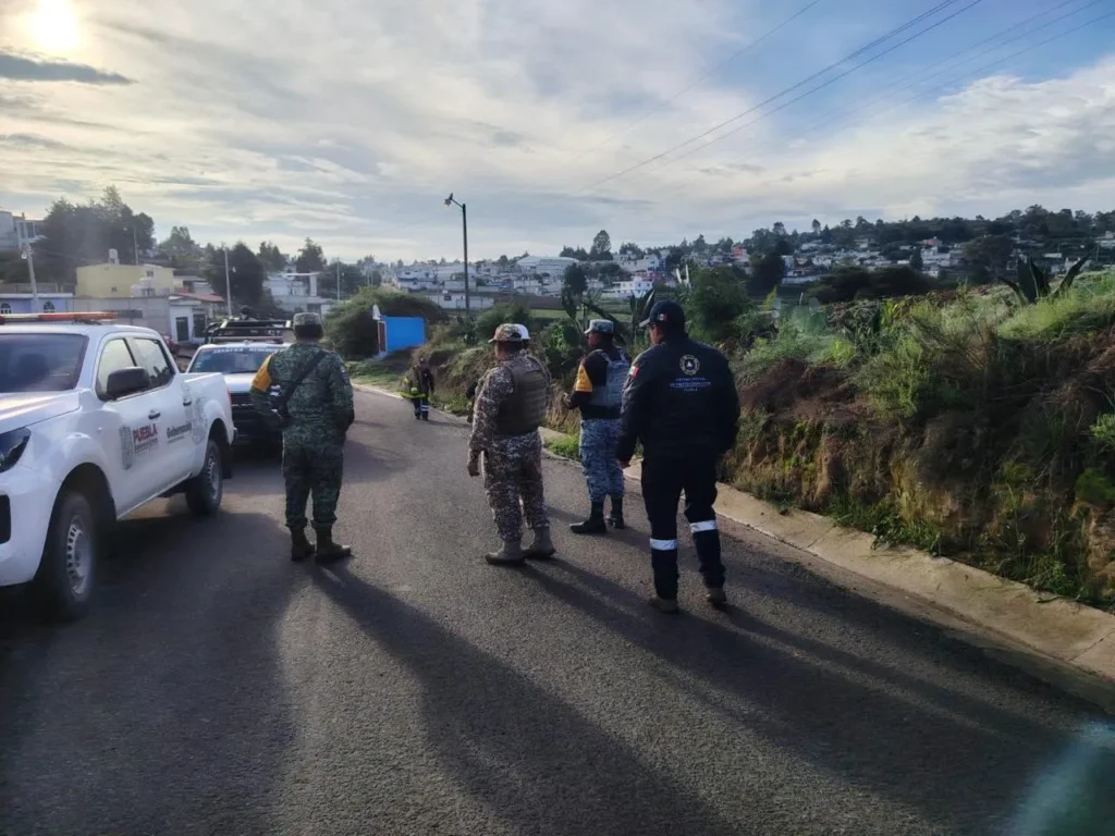 Sin riesgos para la población, protección civil estatal y Pemex mantienen quema controlada en Texmelucan