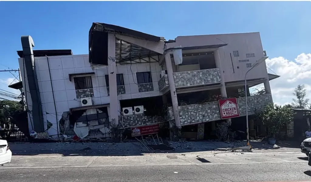 Sismo de magnitud 7.8 sacude el sur de Filipinas; activan alerta de tsunami en el Pacífico