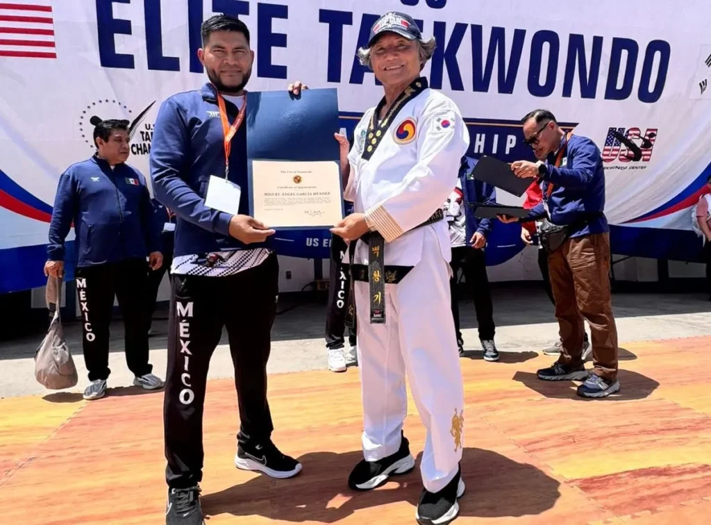 Taekwondoínes poblanos destacan en torneo internacional en California