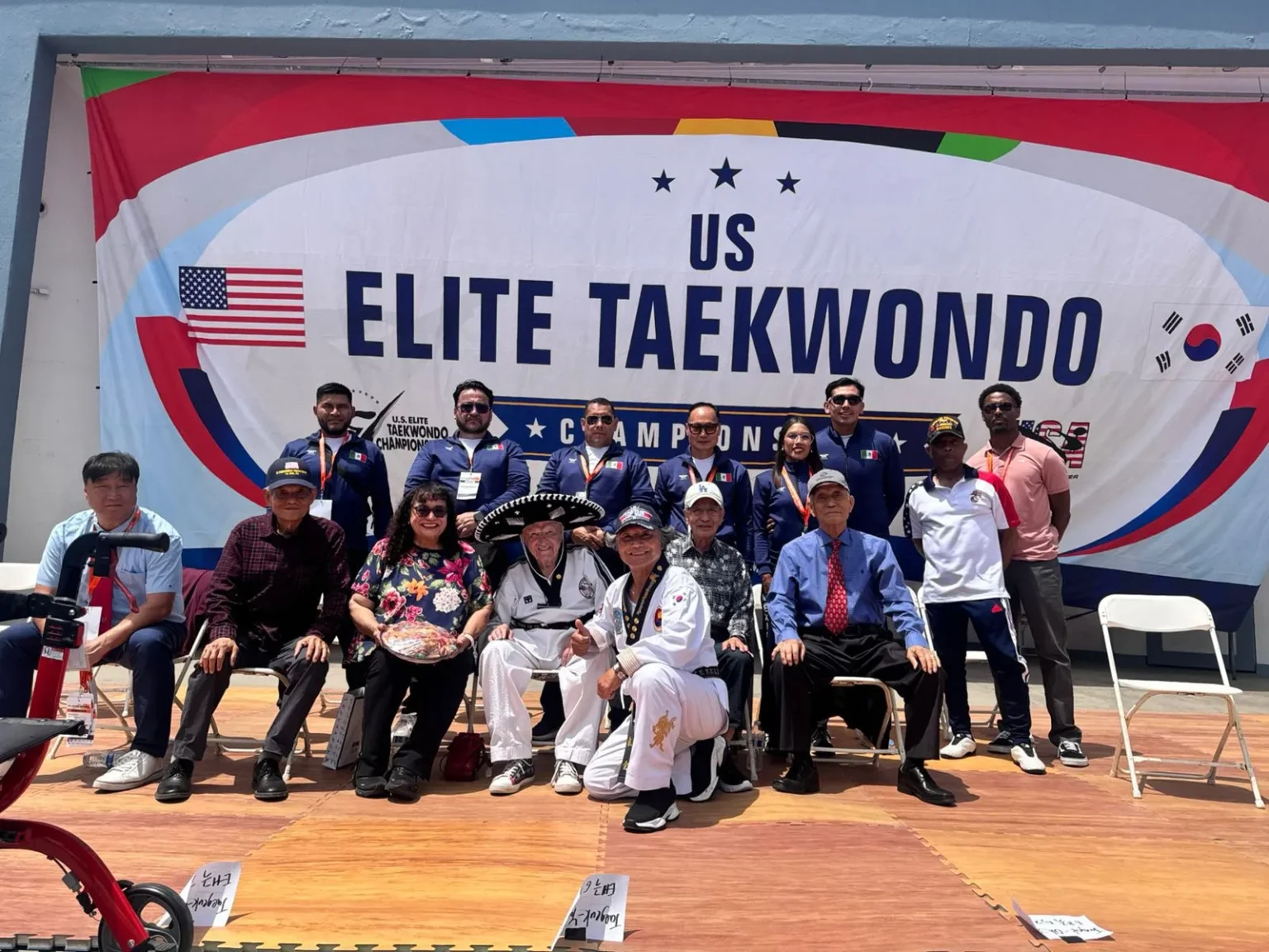 Taekwondoínes poblanos destacan en torneo internacional en California