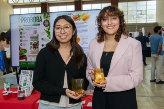 Talentos IBERO Puebla desarrollan biomaterial inteligente para detectar alimentos en mal estado