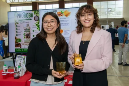 Talentos IBERO Puebla desarrollan biomaterial inteligente para detectar alimentos en mal estado