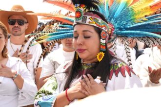Tonantzin Fernández encabeza peregrinación de danzas hacia la Gran Pirámide