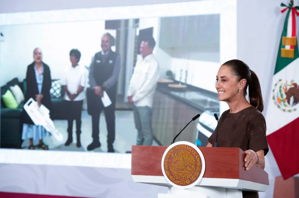 construcción de 888 km de caminos artesanales Claudia Sheinbaum
