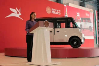 Gobierno Federal presenta Olinia; talento poblano clave en primera fase del vehículo