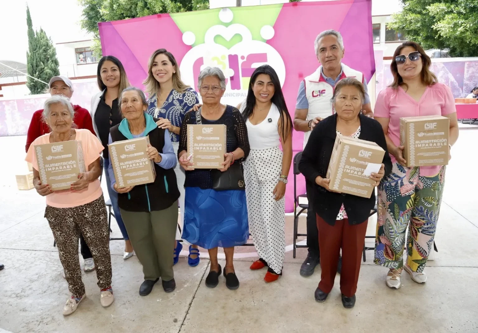 Acerca Gobierno de Pepe Chedraui apoyos alimentarios a Clavijero y Los Héroes