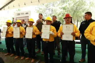 Alejandro Armenta entrega reconocimientos a brigadistas en el Día Internacional del Guardia Forestal