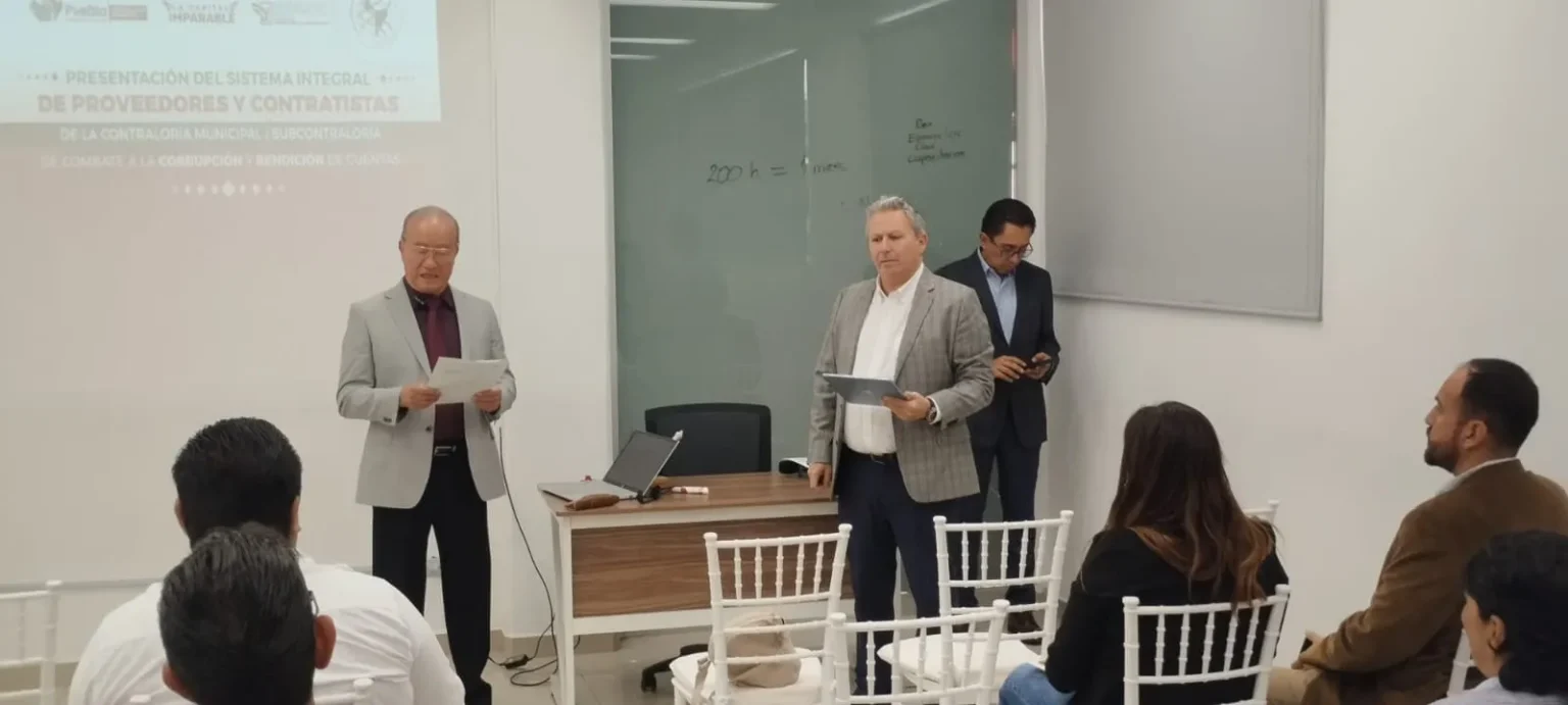 Ante constructores de la CMIC presenta ayuntamiento de Puebla el SIPROC