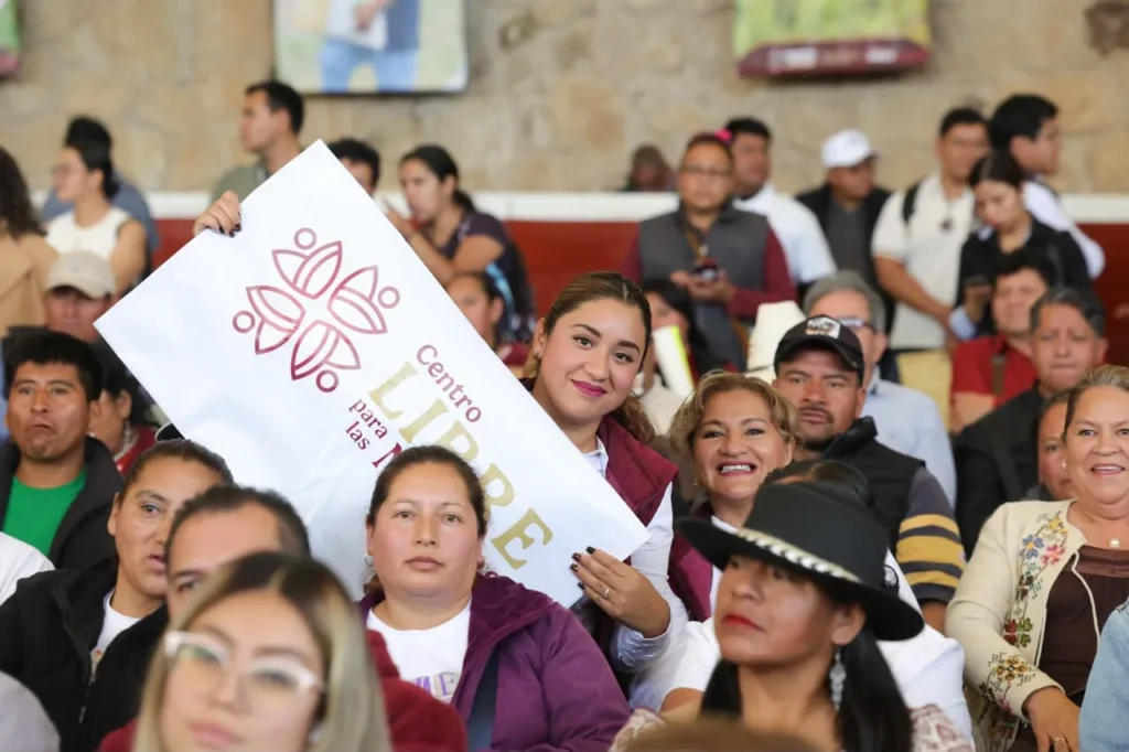 Armenta Mier impulsa conectividad y entrega fertilizante a más de 2,000 productores en la Sierra poblana