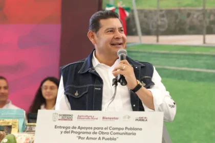 Armenta Mier impulsa conectividad y entrega fertilizante a más de 2,000 productores en la Sierra poblana