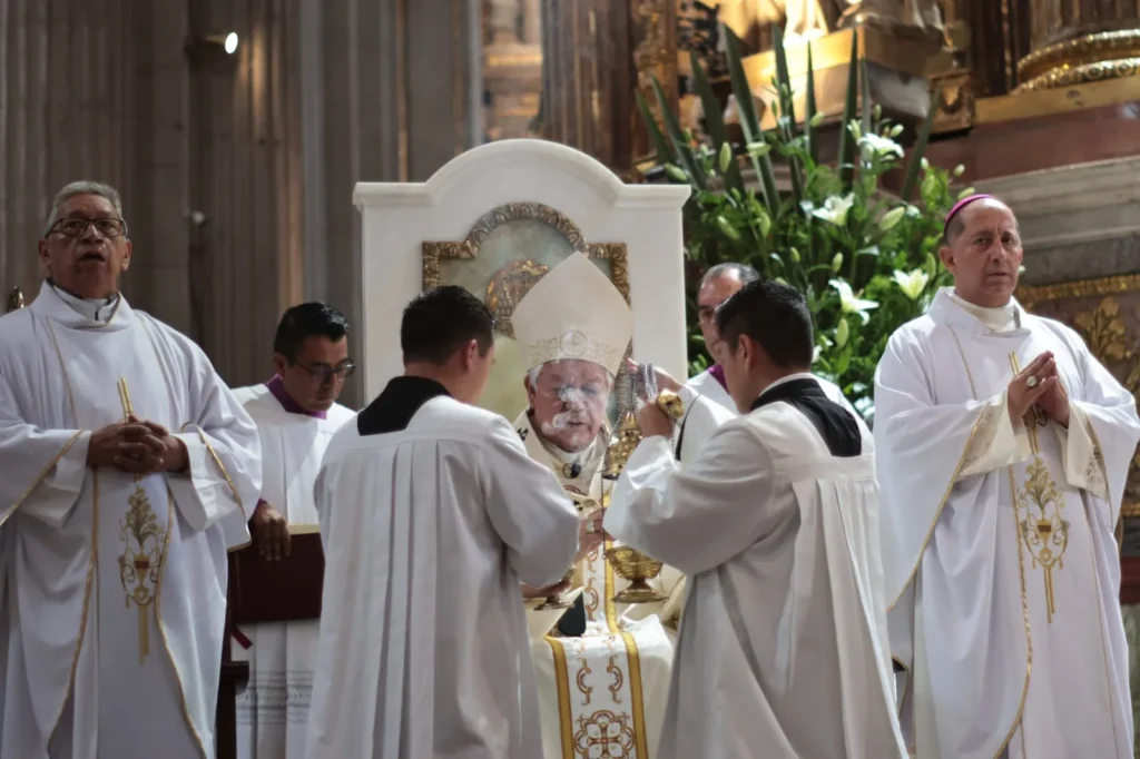 Arquidiócesis de Puebla ordena 10 diáconos y un sacerdote en la Basílica Catedral