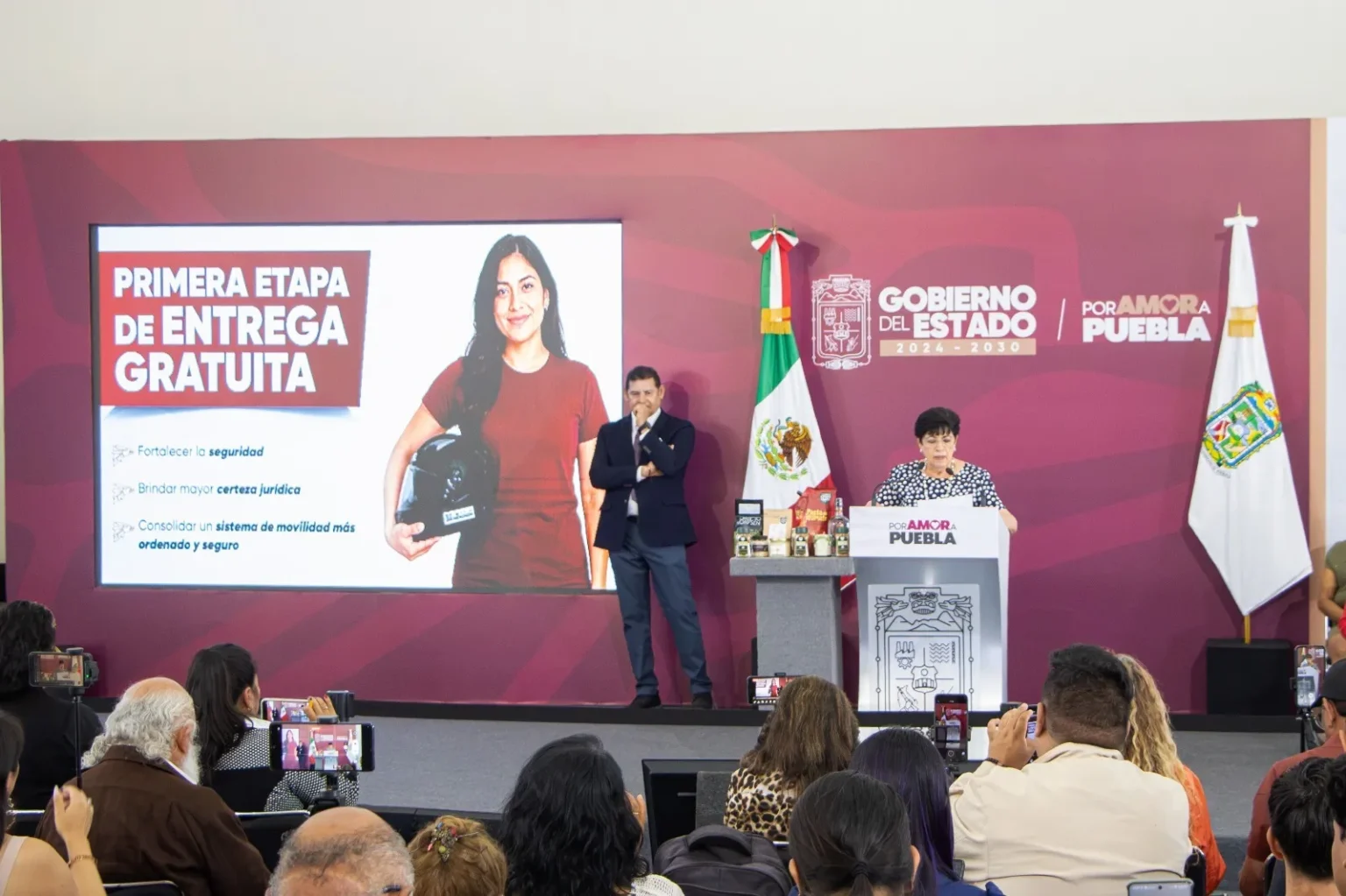 Avanza gobierno estatal en la entrega de distintivos electrónicos para motociclistas (1)