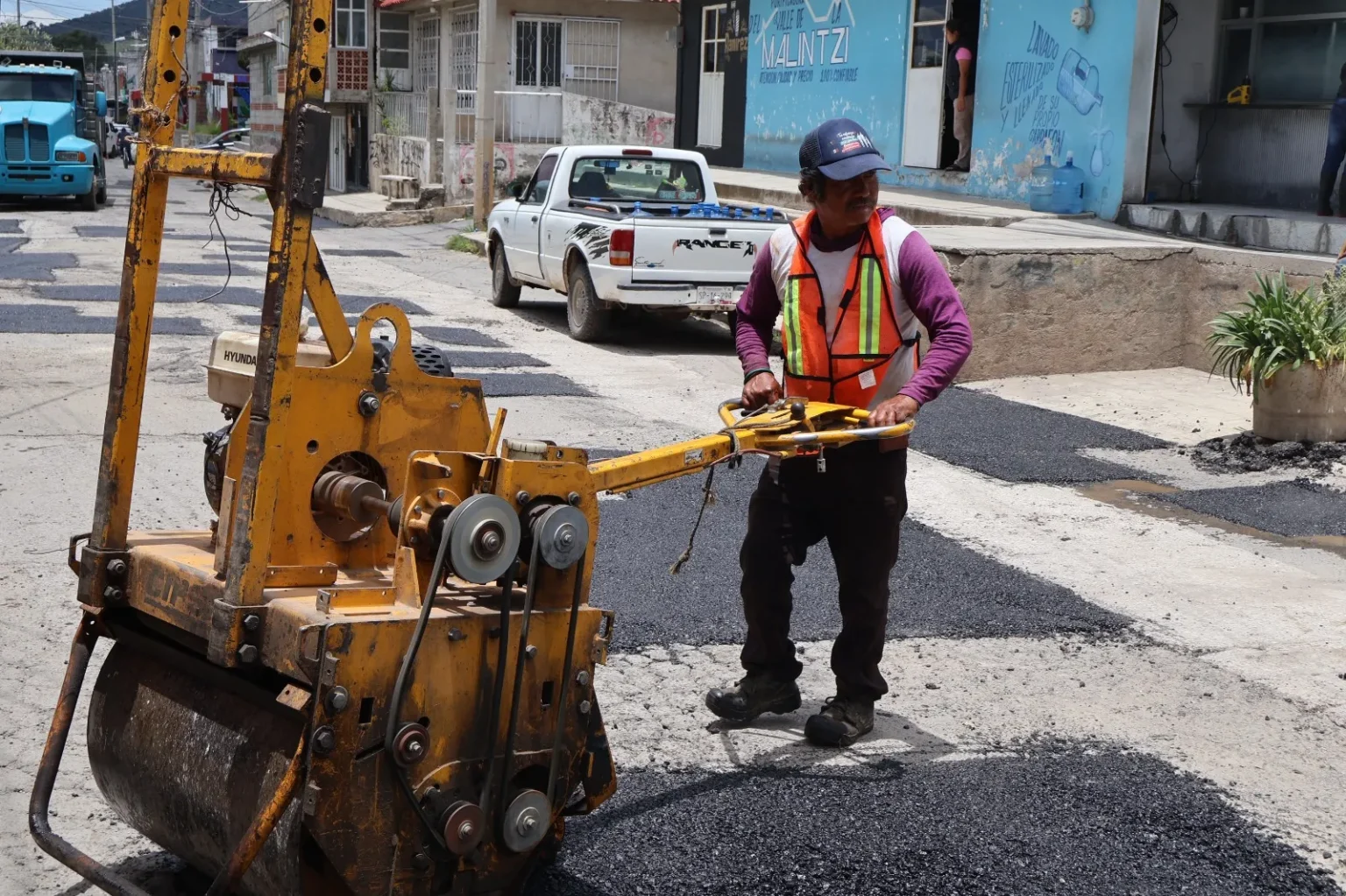 Bachean y preparan vialidades para la próxima relaminación en calles principales de Amozoc