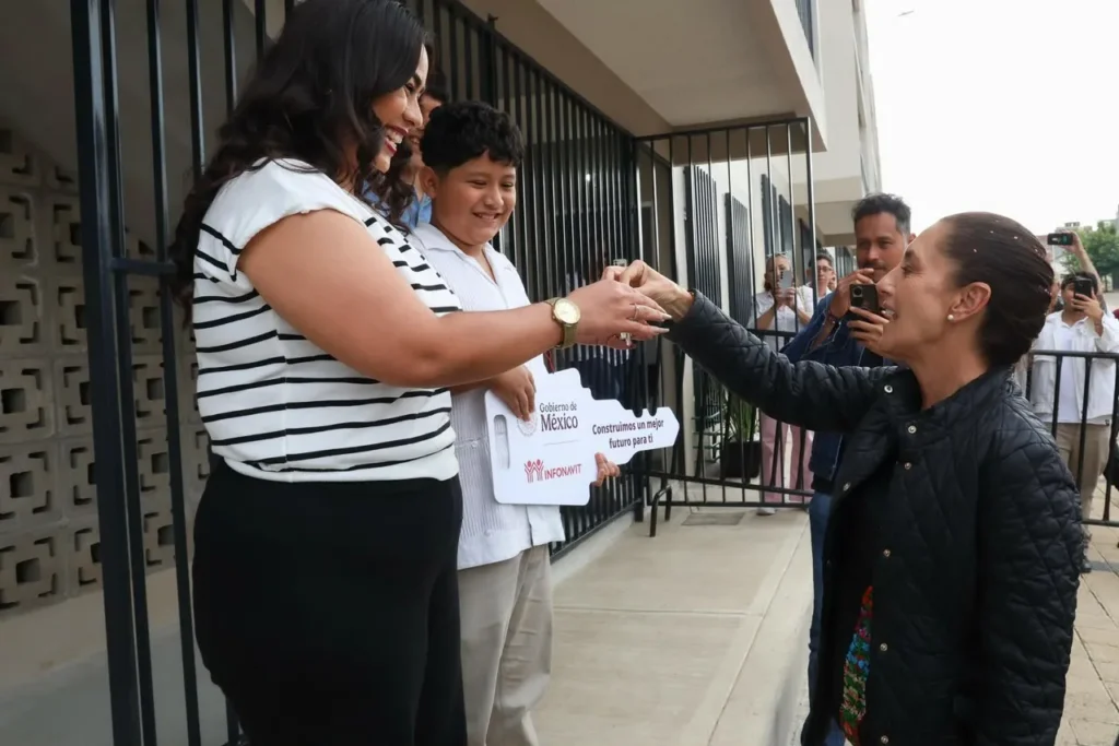 Claudia Sheinbaum entrega viviendas del bienestar en morelia