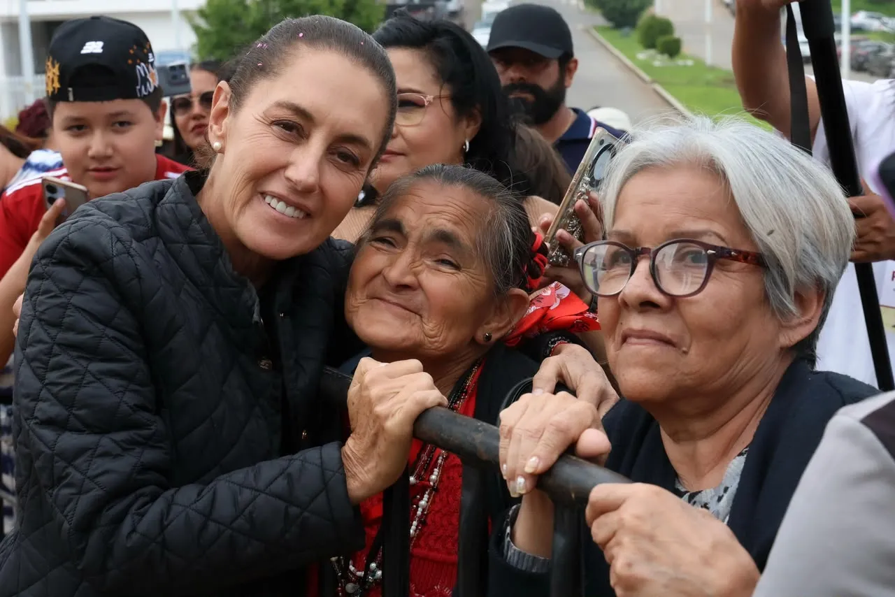 Claudia Sheinbaum entrega viviendas del bienestar en morelia