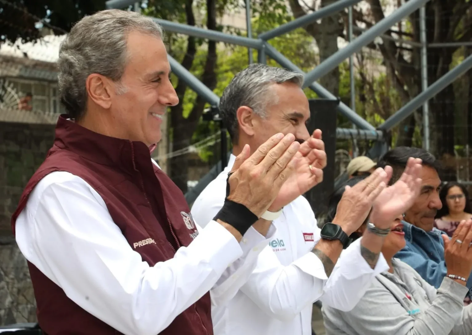 Entrega Pepe Chedraui herramienta a personal de Servicios Públicos para el mantenimiento de la ciudad