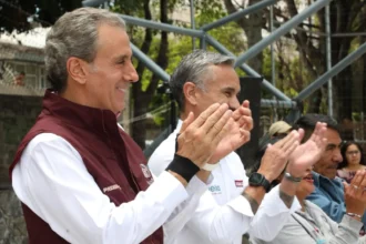 Entrega Pepe Chedraui herramienta a personal de Servicios Públicos para el mantenimiento de la ciudad