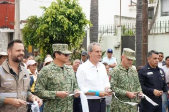 Entrega Pepe Chedraui rehabilitación vial en la Junta Auxiliar Ignacio Zaragoza, con el Tren Capitalino de Pavimentación