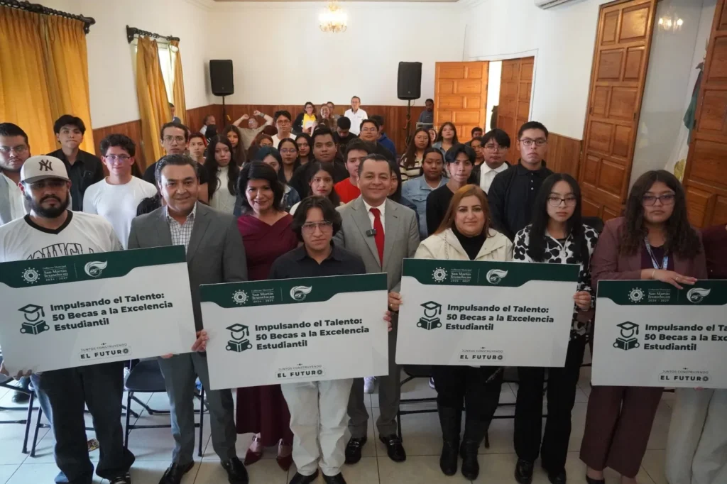Gobierno de Juan Manuel Alonso fortalece la educación de texmeluquenses entrega 50 nuevas becas a estudiantes de la UTH
