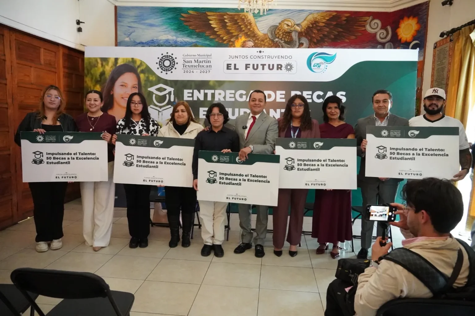 Gobierno de Juan Manuel Alonso fortalece la educación de texmeluquenses entrega 50 nuevas becas a estudiantes de la UTH
