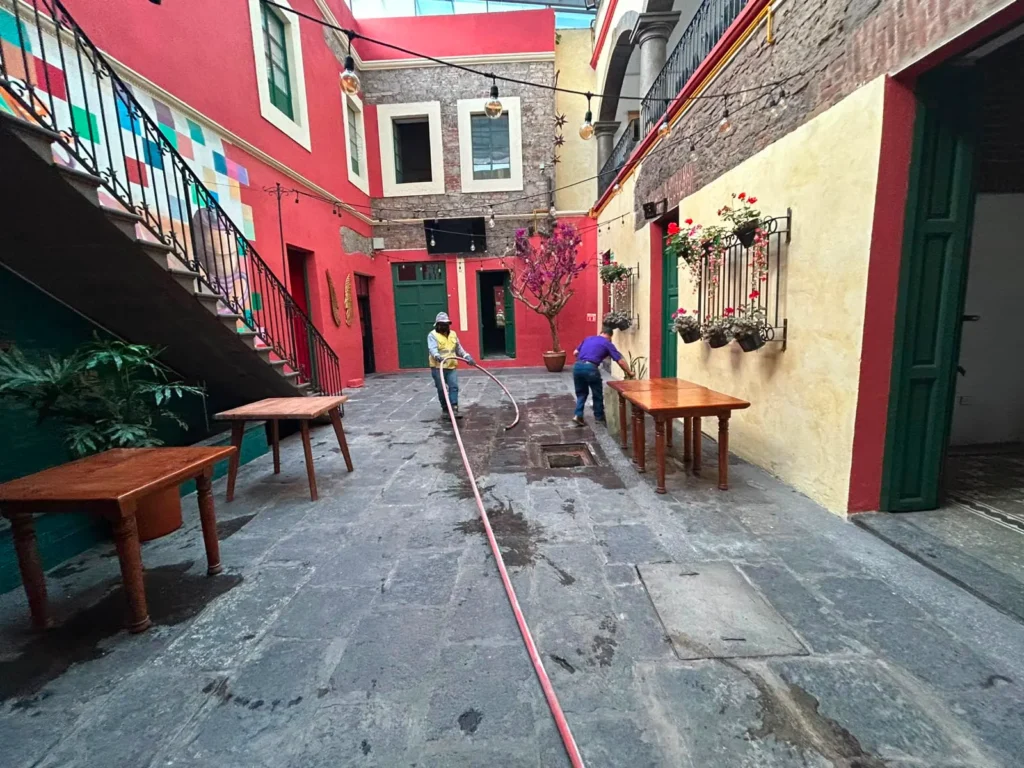 Gobierno de Pepe Chedraui mantiene atención permanente a zonas afectadas por lluvias en el Centro Histórico