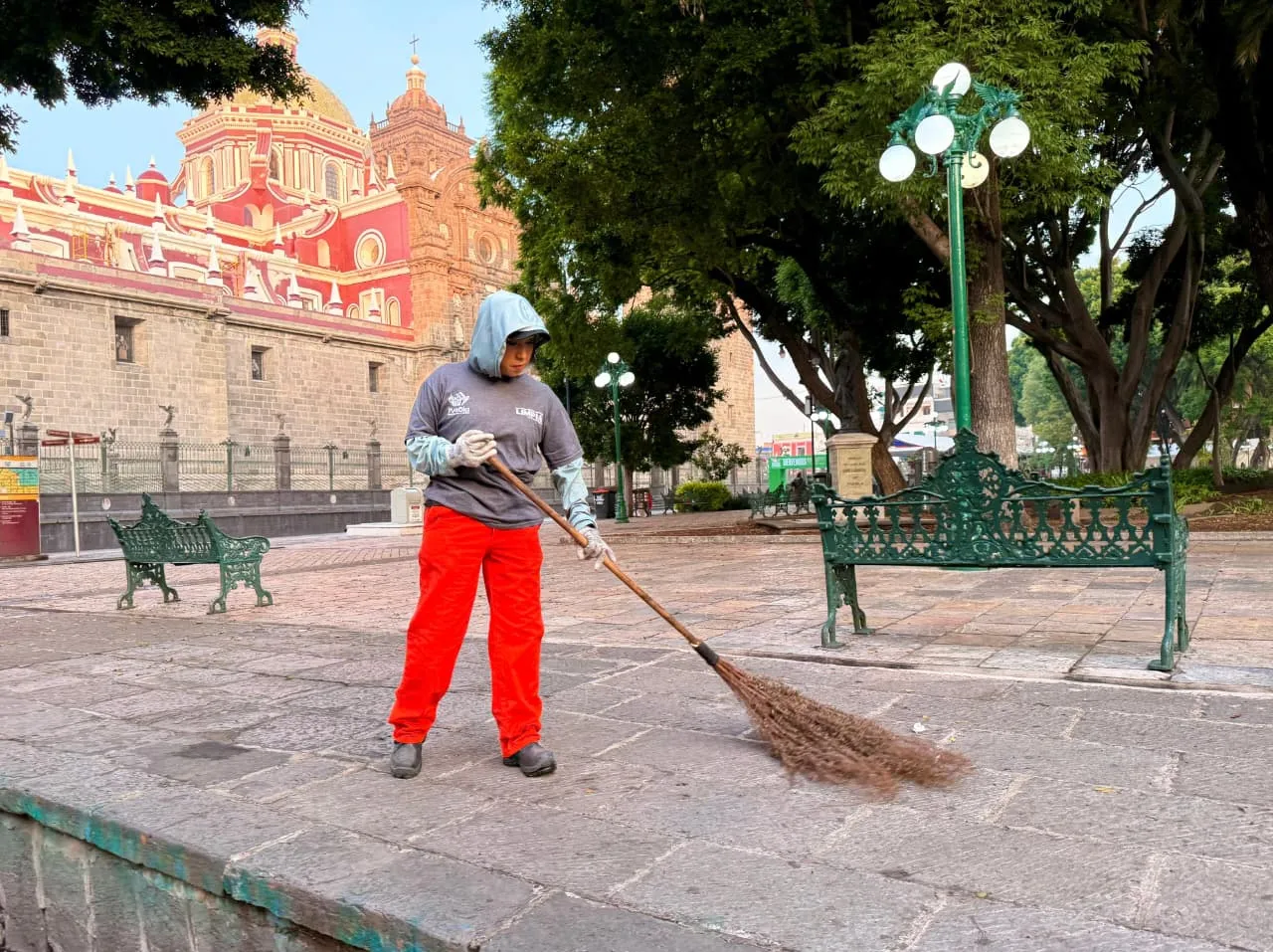 Gobierno de Pepe Chedraui mantiene limpios el Zócalo y la Avenida Juárez tras el encuentro entre México e Inglaterra