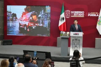 Gobierno de Puebla entrega apoyos por 2.8 millones de pesos a afectados por lluvias