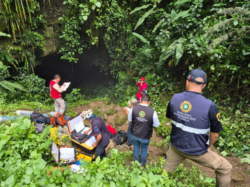 Localizan 2 cuerpos en la gruta Chichicazapan de Cuetzalan; sigue la búsqueda de 2 personas