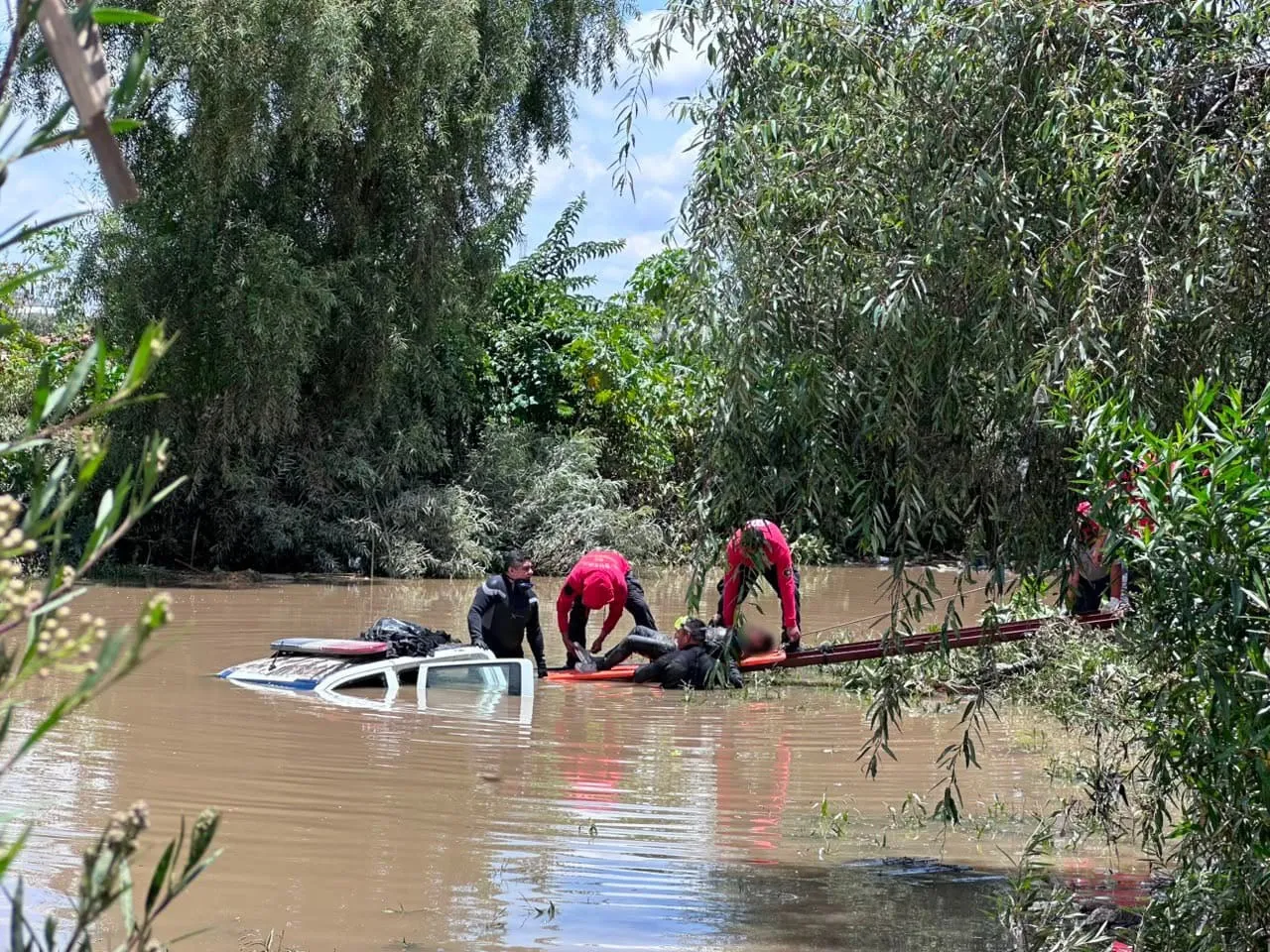 Localizan tres cuerpos en patrulla del río Atoyac