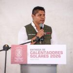 Omar Muñoz entrega 845 calentadores solares