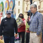 Participa diputado Miguel Márquez en faena comunitaria para transformar calles de Huauchinango