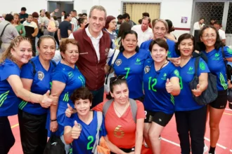 Pepe Chedraui sostiene encuentro con equipos poblanos rumbo al Festival Máster de Voleibol