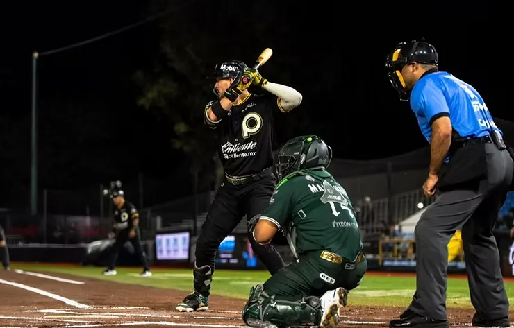 Pericos de Puebla se lleva el primero de la serie tras imponerse a Bravos de León