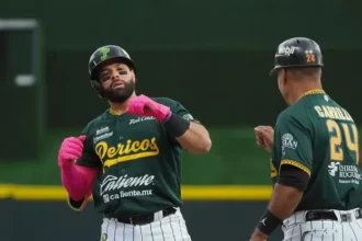Pericos y Leones reparten triunfos en la doble cartelera