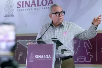 Rubén Rocha Moya reaparece y denuncia embestida mediática en su contra