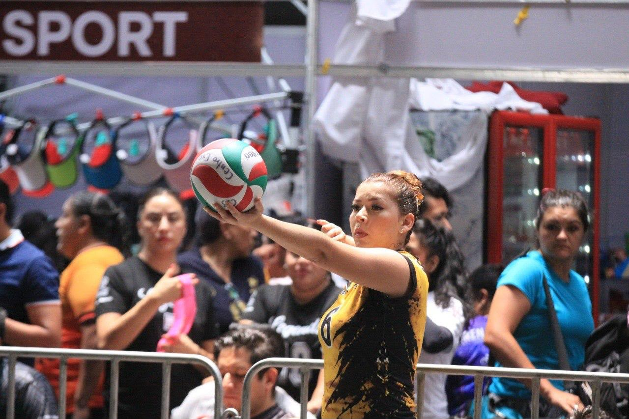 Se desarrolla el cuarto día de actividades del Festival Máster de Voleibol en Puebla capital