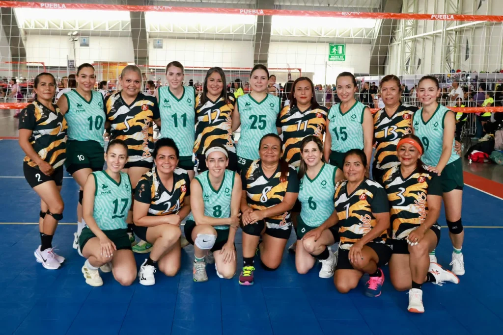 Se desarrolla el cuarto día de actividades del Festival Máster de Voleibol en Puebla capital
