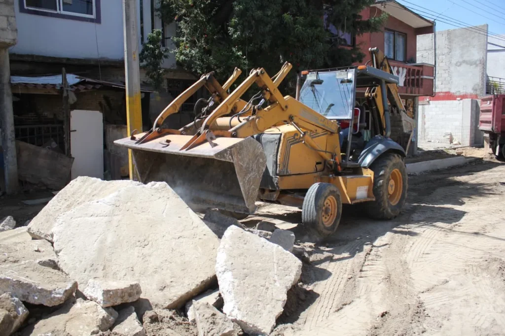 Avanza Gobierno de Pepe Chedraui con trabajos de rehabilitación vial en San Sebastián de Aparicio