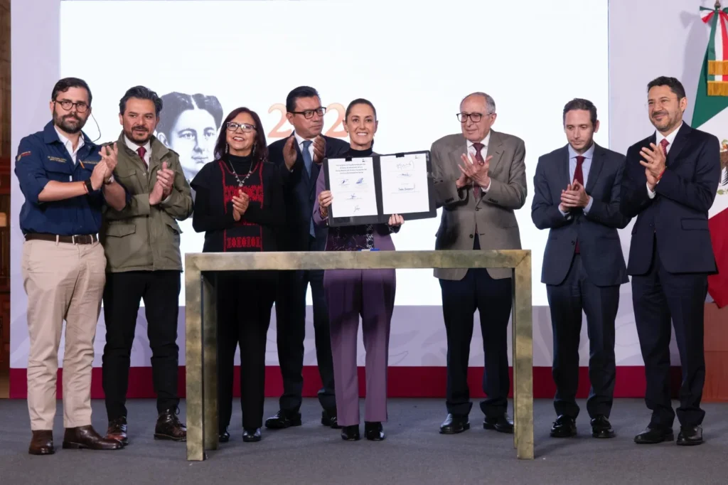 Claudia Sheinbaum firma decreto para la creación de 12 mil 750 nuevos consultorios de atención primaria