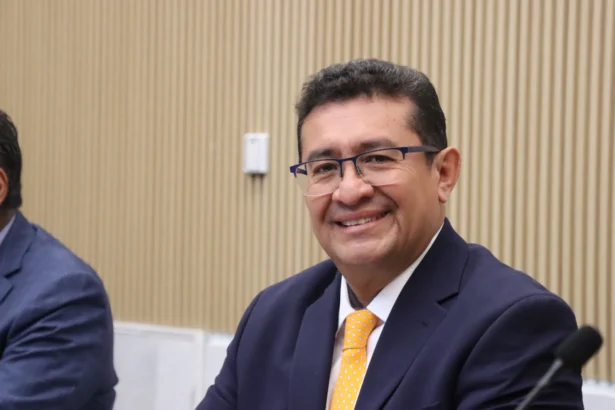 Congreso trabaja por la protección de mujeres y niñas Pável Gaspar