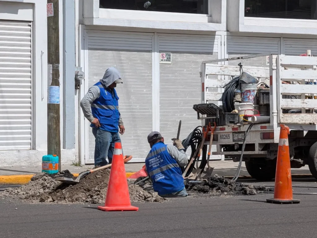 Gobierno estatal denuncia falta de planeación de Agua de Puebla al destruir calles pavimentadas