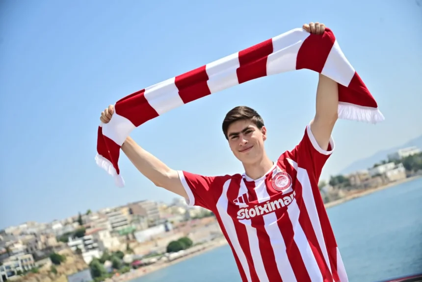 Hormiga González: Podría debutar con el Olympiacos enfrentando a otro mexicano