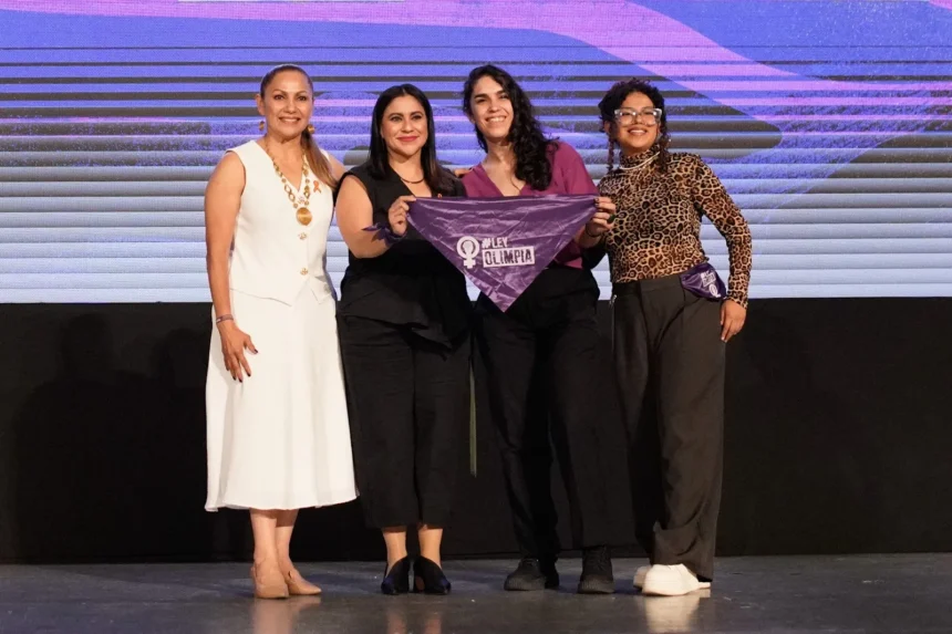 La activista Olimpia Coral presenta la proyección de su documental Llamarse Olimpia en el Auditorio de la Reforma